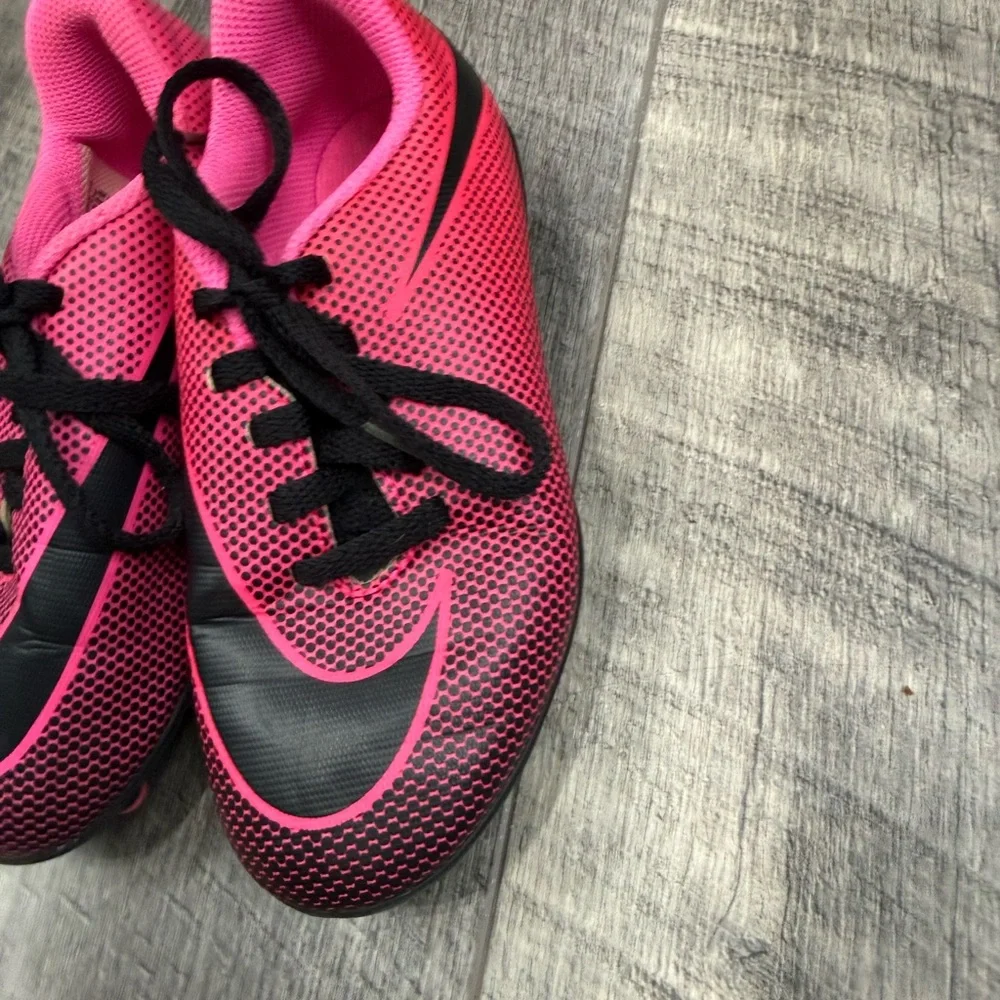 Nike Kids‎ Pink Soccer Cleats